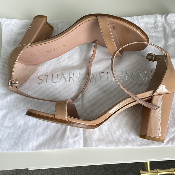 Stuart Weitzman Nearlynude strap sandal patent leather - Picture 6 of 11